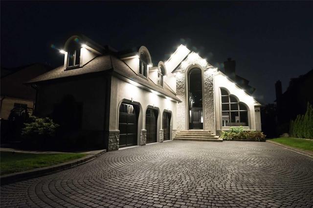 2060 Dickson Rd, House detached with 5 bedrooms, 7 bathrooms and 10 parking in Mississauga ON | Image 1