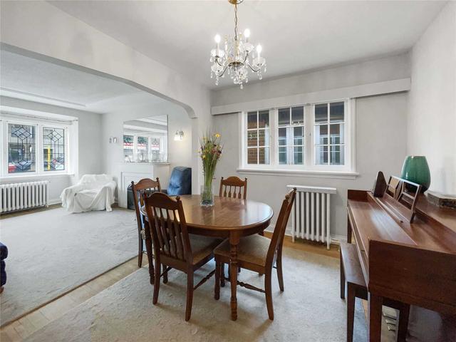 831 Kingston Rd, House detached with 2 bedrooms, 2 bathrooms and 2 parking in Toronto ON | Image 4