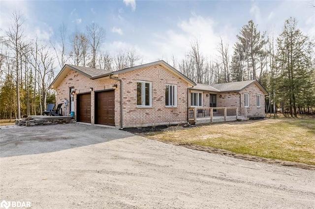 5259 Sunndale Concession 5 Road, House detached with 3 bedrooms, 2 bathrooms and 12 parking in Clearview ON | Image 2