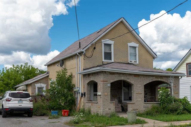 105 Moffatt St, House detached with 3 bedrooms, 3 bathrooms and 6 parking in St. Catharines ON | Image 1