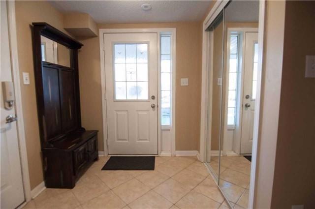 1159 Mcdowell Cres, House attached with 2 bedrooms, 2 bathrooms and 2 parking in Milton ON | Image 3
