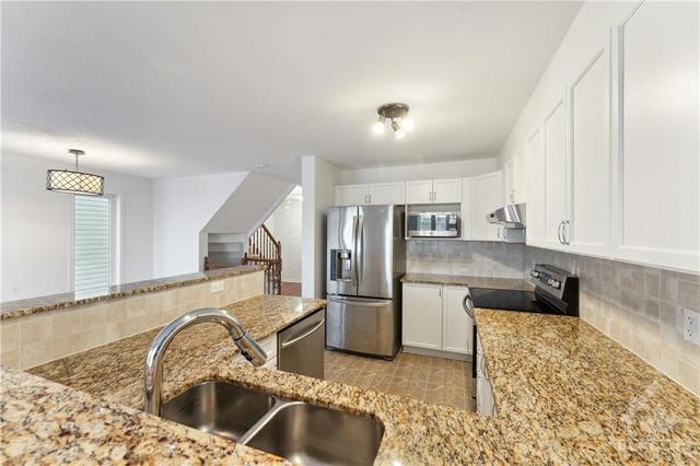 220 Macoun Circle, Townhouse with 3 bedrooms, 4 bathrooms and 3 parking in Ottawa ON | Image 11