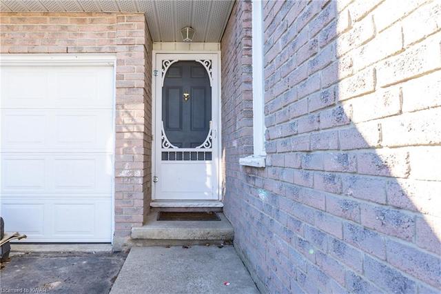 128 Memory Lane, House semidetached with 3 bedrooms, 2 bathrooms and 7 parking in Cambridge ON | Image 2