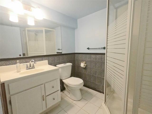 3558 Queenston Dr, House semidetached with 3 bedrooms, 2 bathrooms and 3 parking in Mississauga ON | Image 5