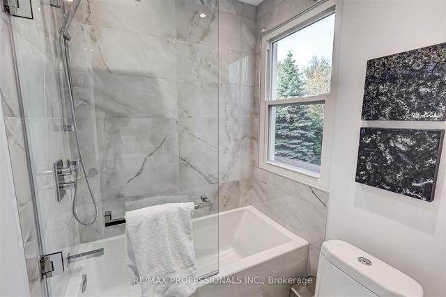 1207 Royal York Rd, House detached with 3 bedrooms, 4 bathrooms and 4 parking in Toronto ON | Image 16