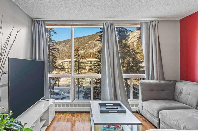 105 - 444 Banff Avenue, Condo with 2 bedrooms, 1 bathrooms and 1 parking in Banff AB | Image 2