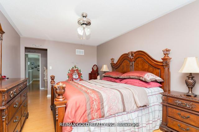 34 Jingle Cres, House semidetached with 3 bedrooms, 3 bathrooms and 3 parking in Brampton ON | Image 11