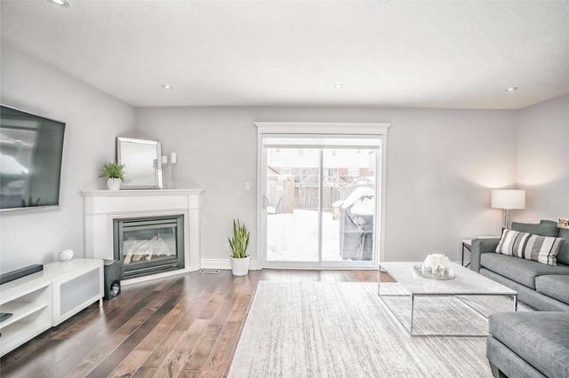 26 Couling Cres, House attached with 3 bedrooms, 3 bathrooms and 2 parking in Guelph ON | Image 3