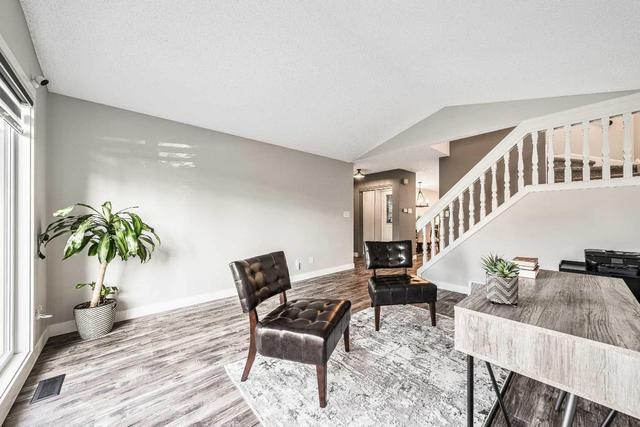 23 Woodglen Crescent Sw, House detached with 3 bedrooms, 2 bathrooms and 4 parking in Calgary AB | Image 3