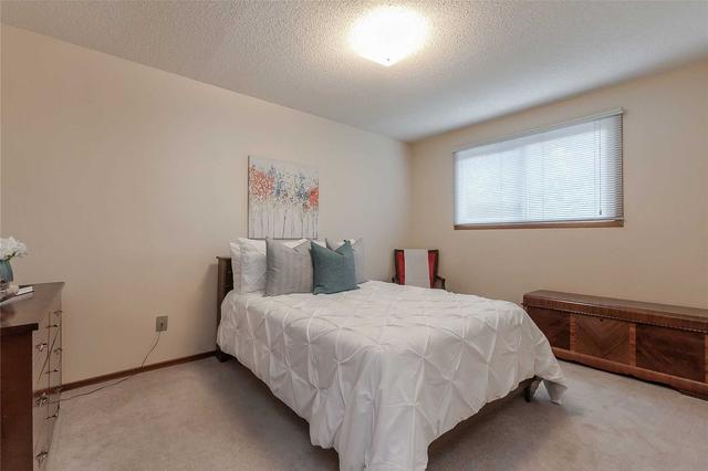 2405 Malcolm Cres, House detached with 3 bedrooms, 2 bathrooms and 3 parking in Burlington ON | Image 14