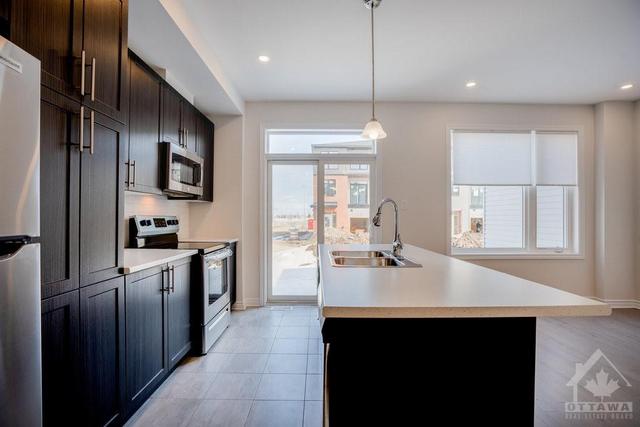 944 Socca Crescent, Townhouse with 3 bedrooms, 3 bathrooms and 3 parking in Ottawa ON | Image 8