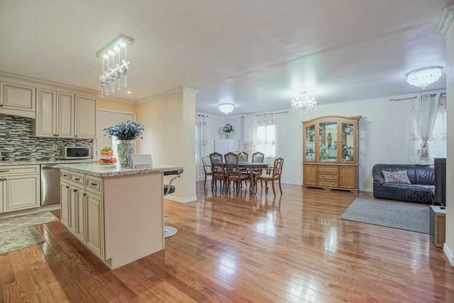17 Tedder St, House detached with 4 bedrooms, 5 bathrooms and 4 parking in Toronto ON | Image 3