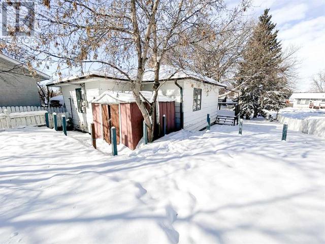 4205 45 Street, House detached with 2 bedrooms, 1 bathrooms and 2 parking in Ponoka AB | Image 3
