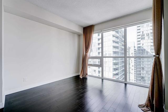 3205 - 510 Curran Pl, Condo with 1 bedrooms, 1 bathrooms and 1 parking in Mississauga ON | Image 3