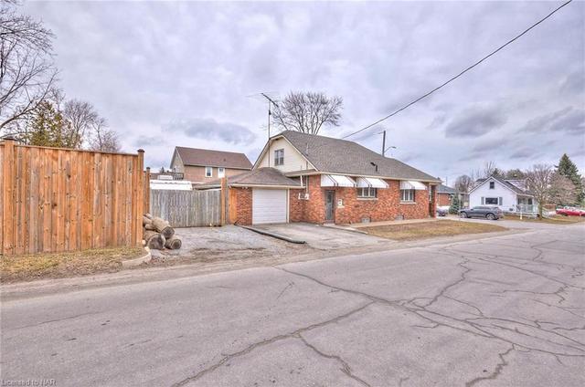6270 Franklin Avenue, House detached with 2 bedrooms, 1 bathrooms and 1 parking in Niagara Falls ON | Image 3