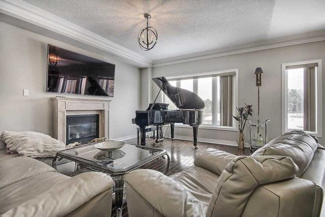 425 Gilpin Dr, House detached with 3 bedrooms, 4 bathrooms and 6 parking in Newmarket ON | Image 5