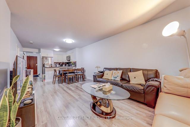709 - 750 Bay St, Condo with 2 bedrooms, 2 bathrooms and 1 parking in Toronto ON | Image 8