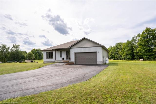 8525 Highway 38, House detached with 3 bedrooms, 2 bathrooms and 9 parking in Central Frontenac ON | Image 3