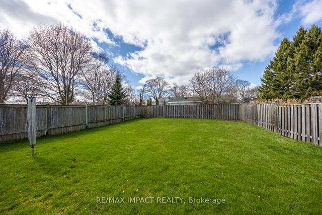 72 Grassmere Crt, House detached with 3 bedrooms, 2 bathrooms and 5 parking in Oshawa ON | Image 30