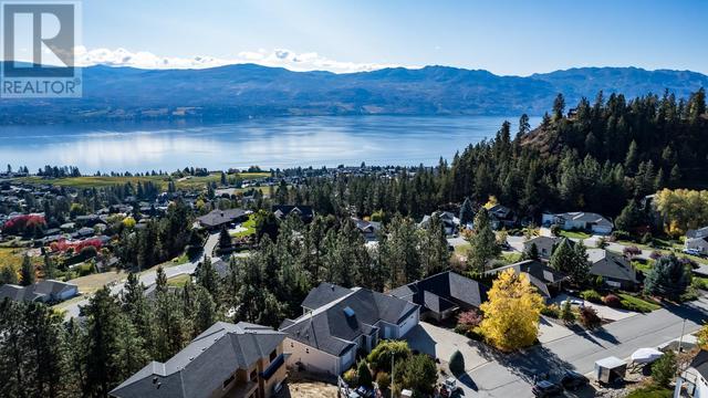 3084 Lakeview Cove Road, House detached with 4 bedrooms, 3 bathrooms and 2 parking in West Kelowna BC | Image 2