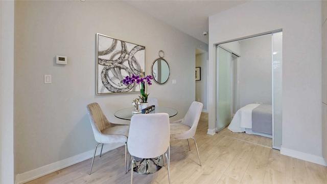 1612 - 27 Bathurst St, Condo with 2 bedrooms, 2 bathrooms and 0 parking in Toronto ON | Image 7