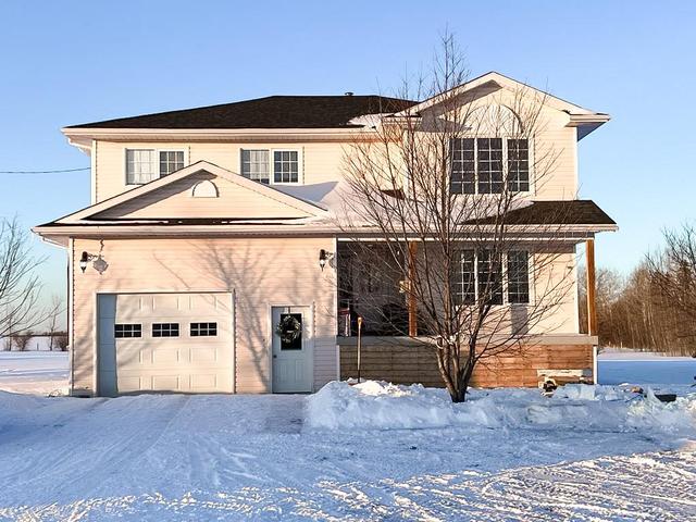 104046 Rr 164, House detached with 5 bedrooms, 2 bathrooms and 10 parking in Mackenzie County AB | Image 2