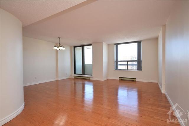 200 Lafontaine Avenue, Condo with 2 bedrooms, 2 bathrooms and 1 parking in Ottawa ON | Image 5