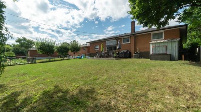1407 Charles Drive, House detached with 5 bedrooms, 2 bathrooms and 6 parking in Burlington ON | Image 37