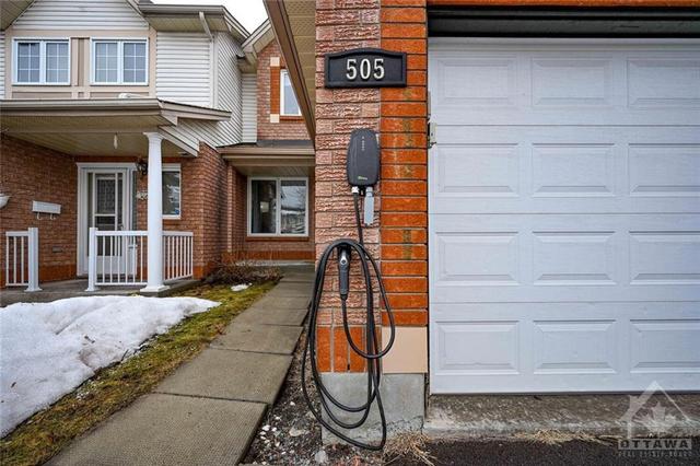 505 Wincanton Drive, Townhouse with 3 bedrooms, 3 bathrooms and 3 parking in Ottawa ON | Image 2