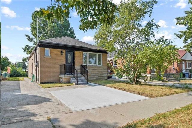 31 Flintridge Rd, House detached with 3 bedrooms, 1 bathrooms and 2 parking in Toronto ON | Image 1