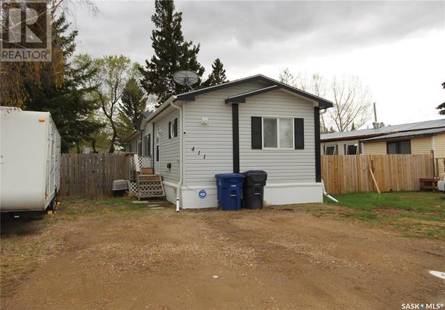 411 34th Street, Home with 3 bedrooms, 2 bathrooms and null parking in Battleford SK | Card Image