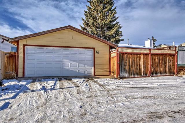 40 Falconridge Close Ne, Home with 3 bedrooms, 1 bathrooms and 2 parking in Calgary AB | Image 44