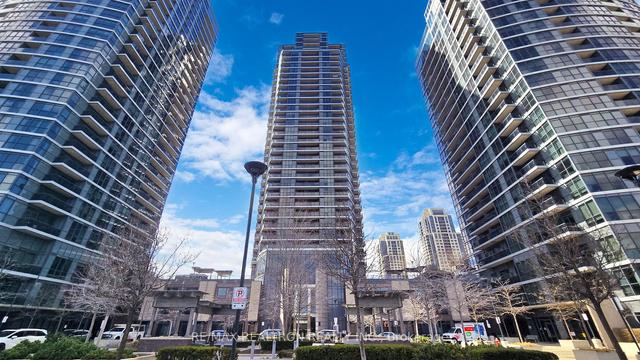 1611 - 5 Valhalla Inn Rd, Condo with 1 bedrooms, 1 bathrooms and 1 parking in Toronto ON | Image 1