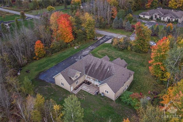 5725 Stuewe Drive, House detached with 6 bedrooms, 5 bathrooms and 6 parking in Ottawa ON | Image 3