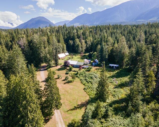 589 Sagacious Road, House detached with 2 bedrooms, 1 bathrooms and null parking in Columbia Shuswap B BC | Image 17