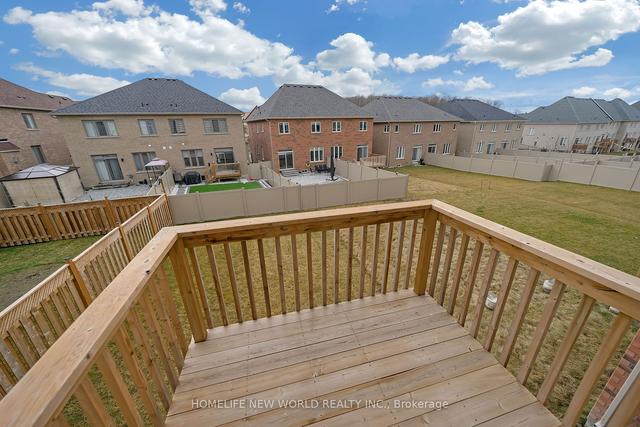 28 Richard Boyd Dr, House semidetached with 3 bedrooms, 3 bathrooms and 3 parking in East Gwillimbury ON | Image 14