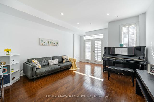 8c Clairtrell Rd, House attached with 3 bedrooms, 4 bathrooms and 2 parking in Toronto ON | Image 3