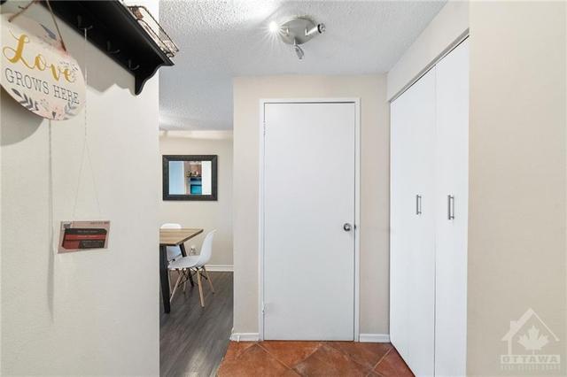1908 - 158 Mcarthur Avenue, Condo with 3 bedrooms, 1 bathrooms and 1 parking in Ottawa ON | Image 4