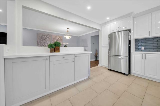 120 Cherrylawn Ave, House semidetached with 3 bedrooms, 3 bathrooms and 6 parking in Toronto ON | Image 4