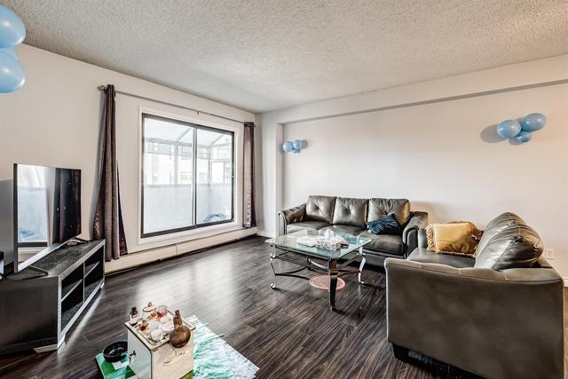 710 - 111 14 Avenue Se, Condo with 2 bedrooms, 1 bathrooms and 1 parking in Calgary AB | Image 2