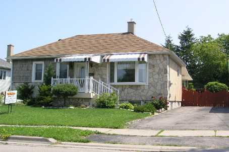 751 Rowena St, House detached with 2 bedrooms, 2 bathrooms and 1 parking in Oshawa ON | Image 1