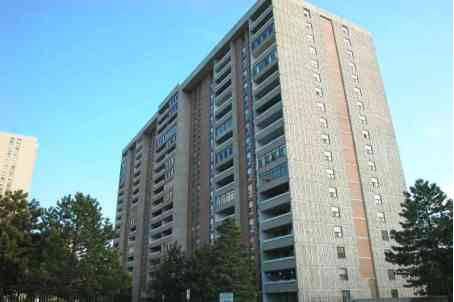 1901 - 15 Kensington Rd, Condo with 2 bedrooms, 2 bathrooms and 1 parking in Brampton ON | Image 1