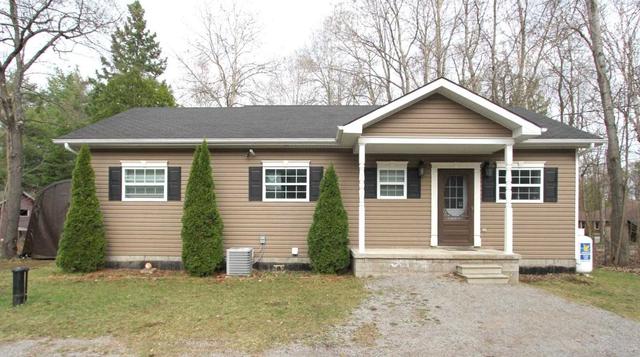 7222 Highway 35 Rd, House detached with 2 bedrooms, 1 bathrooms and 10 parking in Kawartha Lakes ON | Image 1
