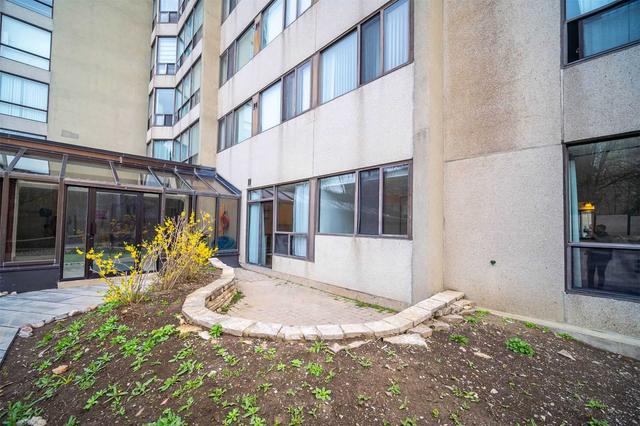 108 - 200 Robert Speck Pkwy, Condo with 2 bedrooms, 2 bathrooms and 1 parking in Mississauga ON | Image 4