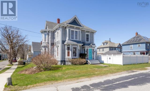 52 Park Street, House detached with 4 bedrooms, 1 bathrooms and null parking in Yarmouth NS | Image 2