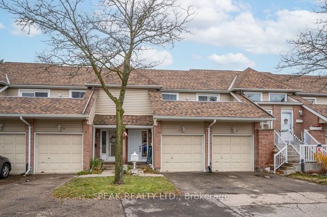 11 - 240 Highland Cres, Townhouse with 1 bedrooms, 1 bathrooms and 2 parking in Kitchener ON | Image 1