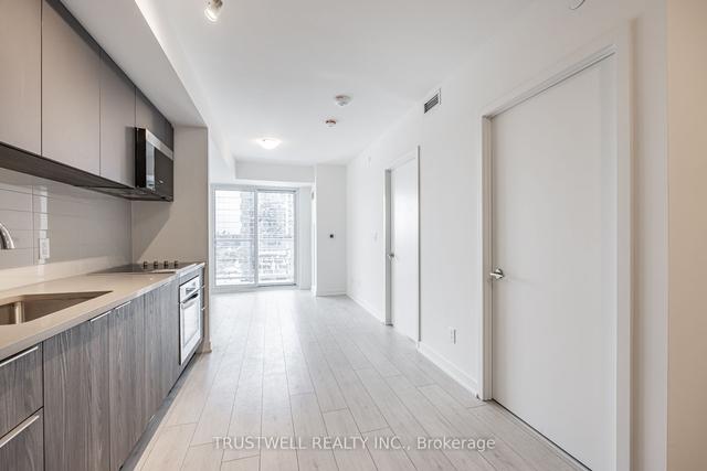 1120 - 2031 Kennedy Rd, Condo with 1 bedrooms, 1 bathrooms and 1 parking in Toronto ON | Image 2