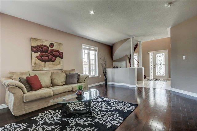Upper - 316 Drummond Dr, House detached with 4 bedrooms, 3 bathrooms and 2 parking in Vaughan ON | Image 3