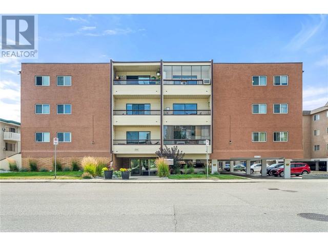 305 - 555 Rowcliffe Avenue, Condo with 2 bedrooms, 2 bathrooms and 1 parking in Kelowna BC | Image 1