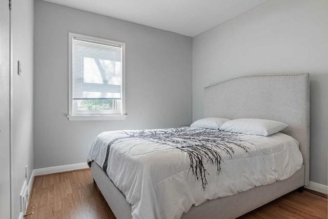2289 Lawrence Ave W, House detached with 2 bedrooms, 2 bathrooms and 3 parking in Toronto ON | Image 8